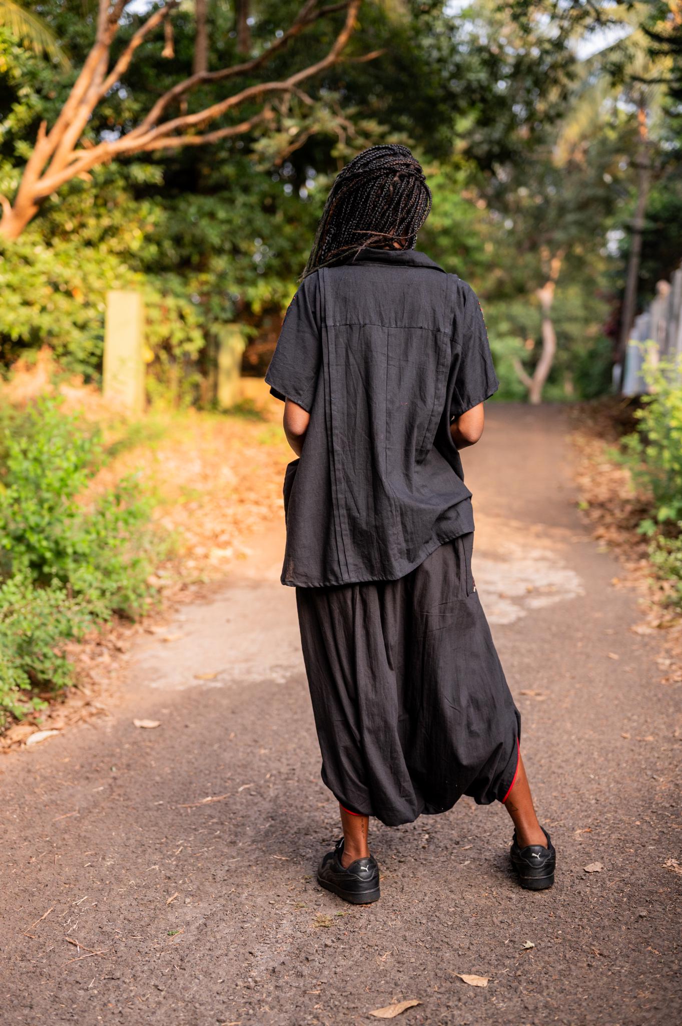 Aastey Black Kaftan Mul Set - Image 8