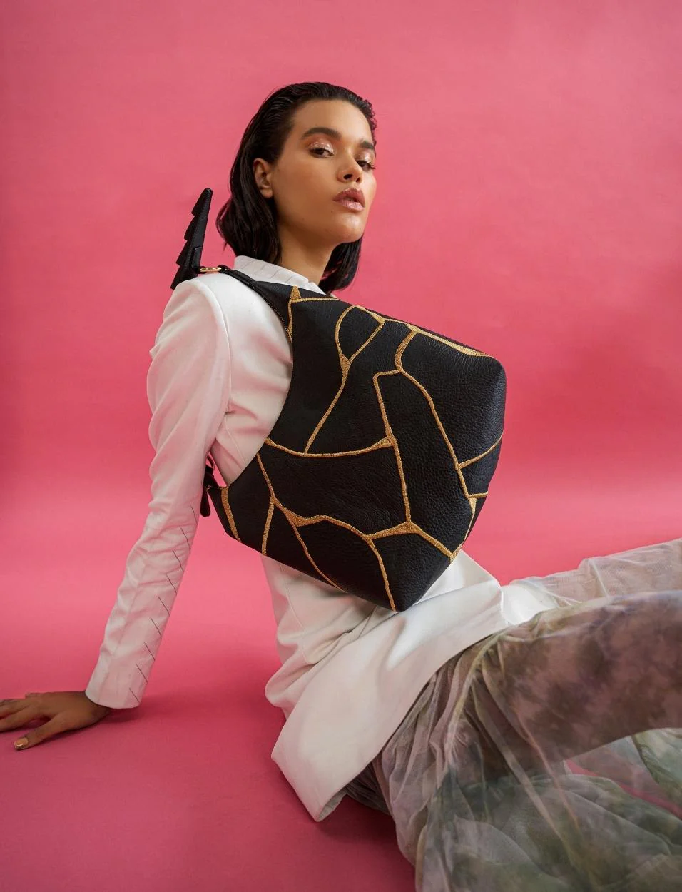 Akira Shoulder Bag in Black - Image 2