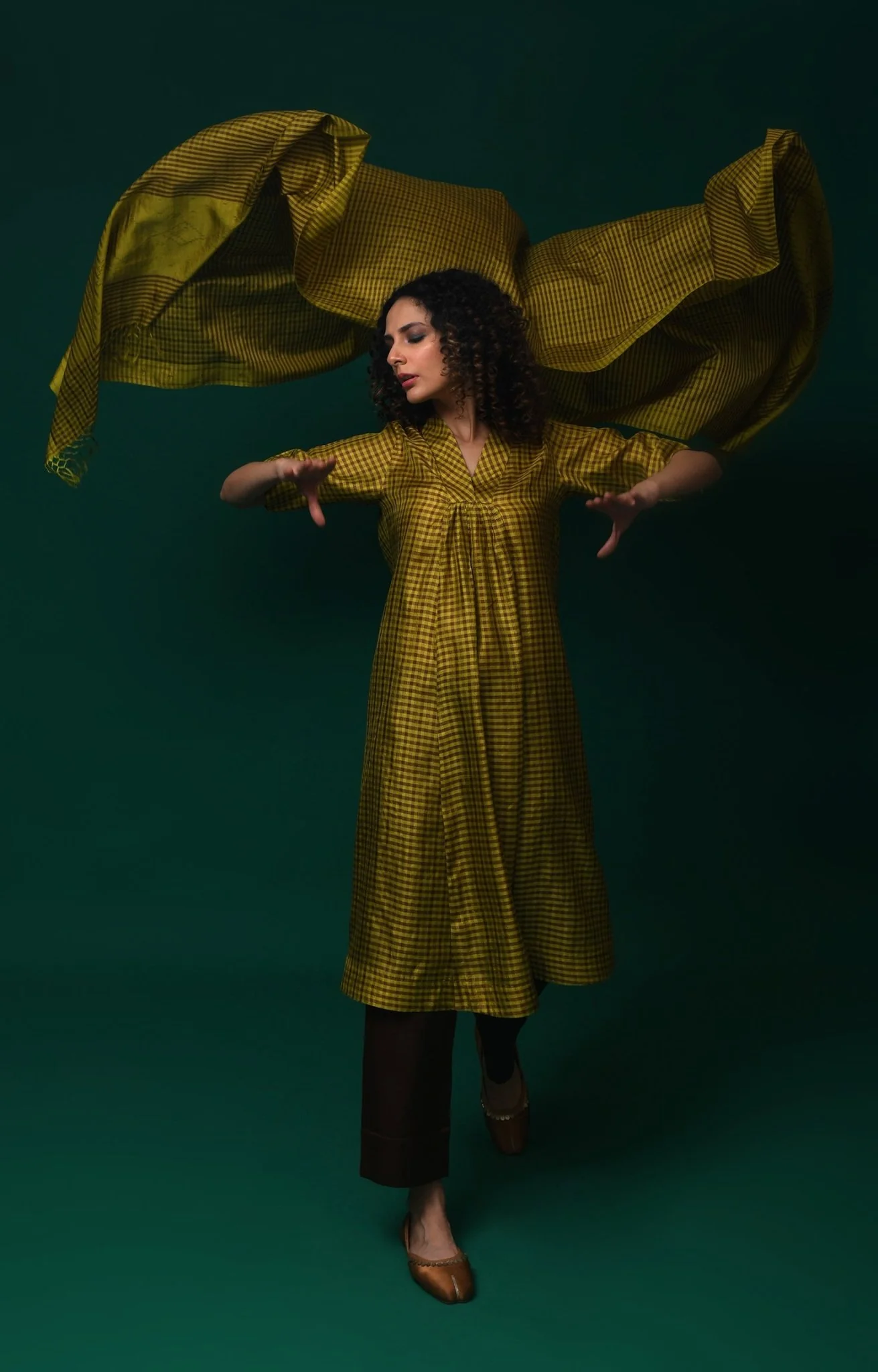 Bangalore Silk Plaid Co-ord Set with Silk Jamdani Dupatta (Set of 3)- Mustard & Brown - Image 4