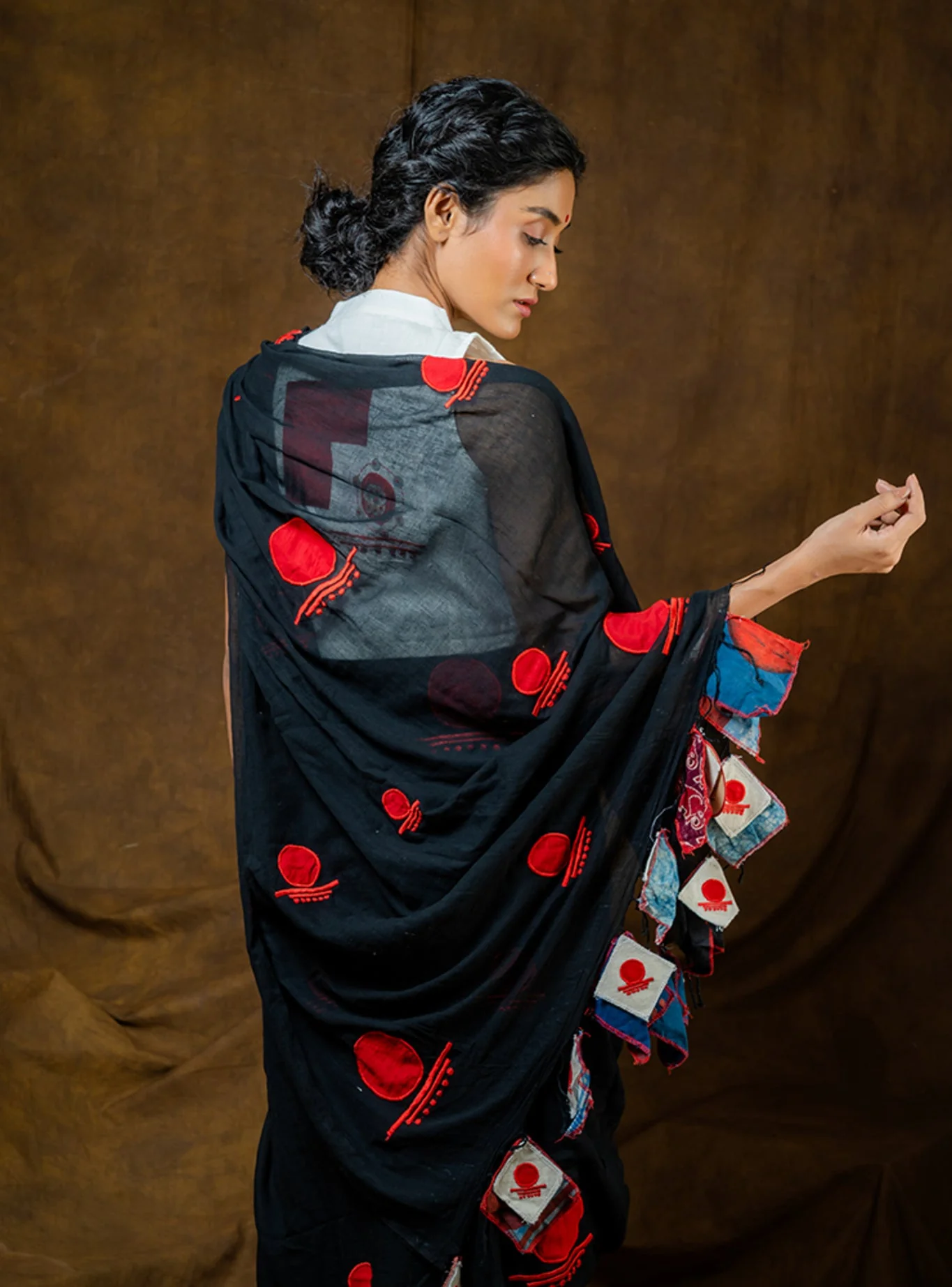 Black Bindi Saree - Linen - Image 2
