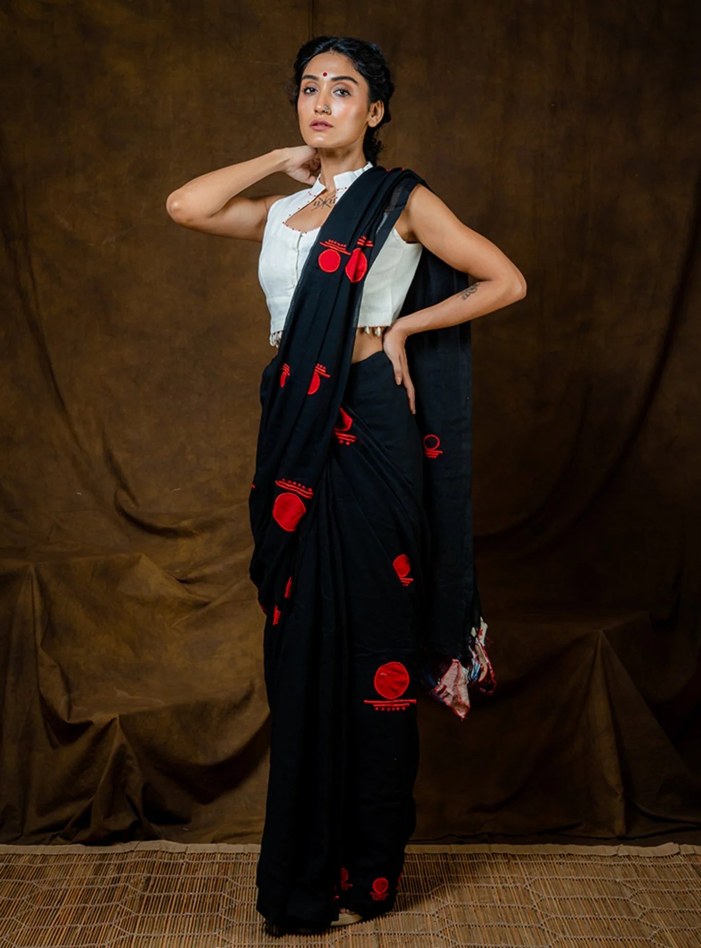 Black Bindi Saree - Mul - Image 2