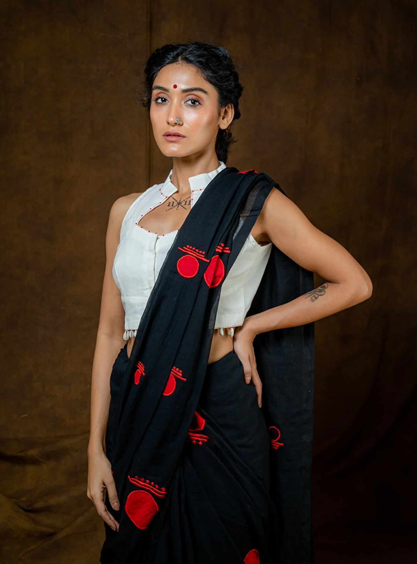 Black Bindi Saree - Mul - Image 3