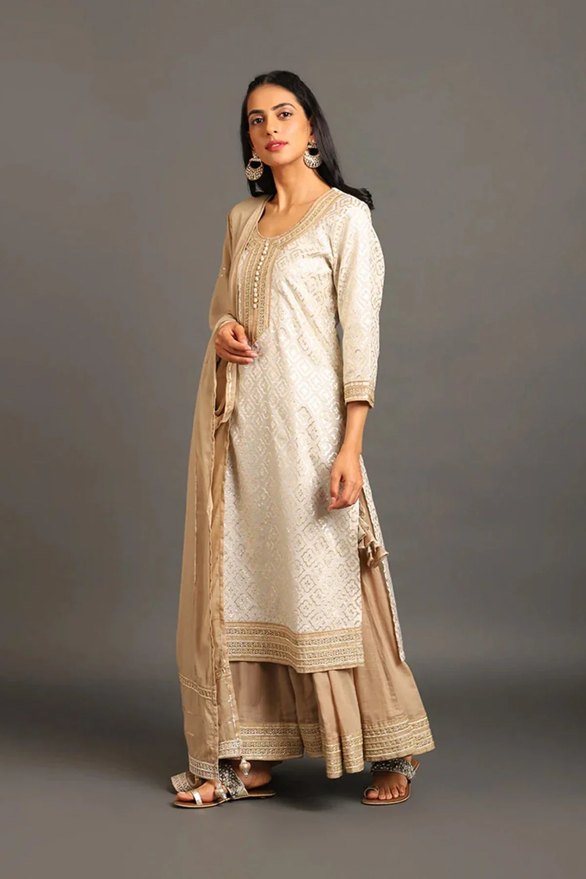 Chand Bibi Kurta Ghaghri Set - Image 2
