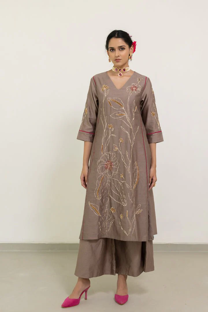 Chhayaa Embroidered Kurta Set - Image 3