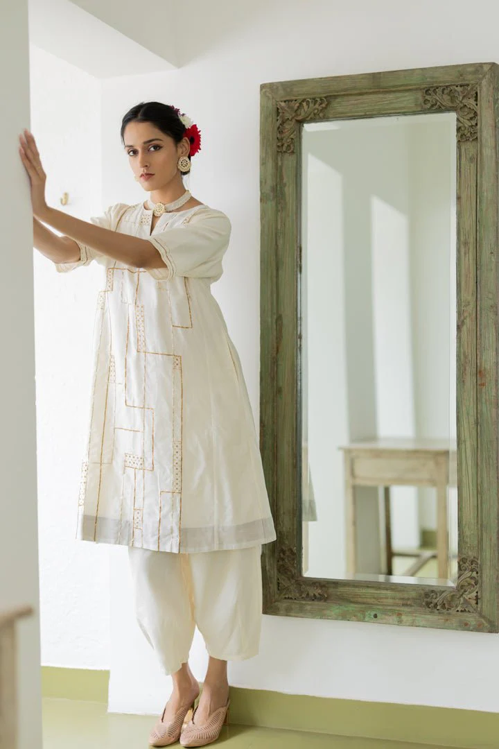 Chitrimaa Kurta and Clinched Pants Set - Image 3