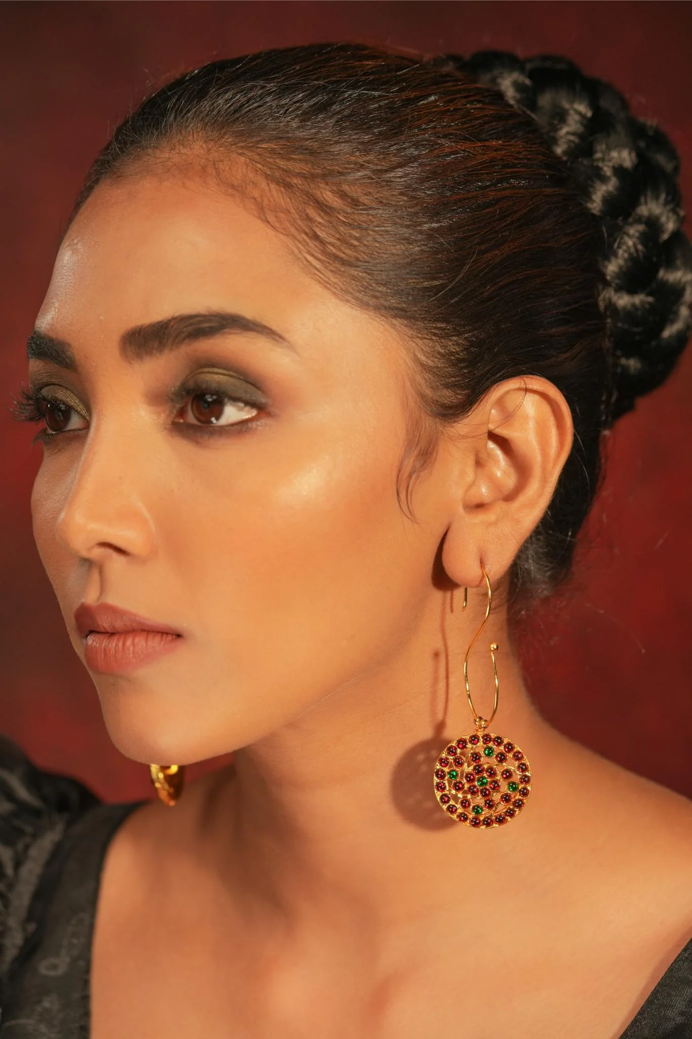 Contemporary Earring with S-hook and Round Motif - Image 2