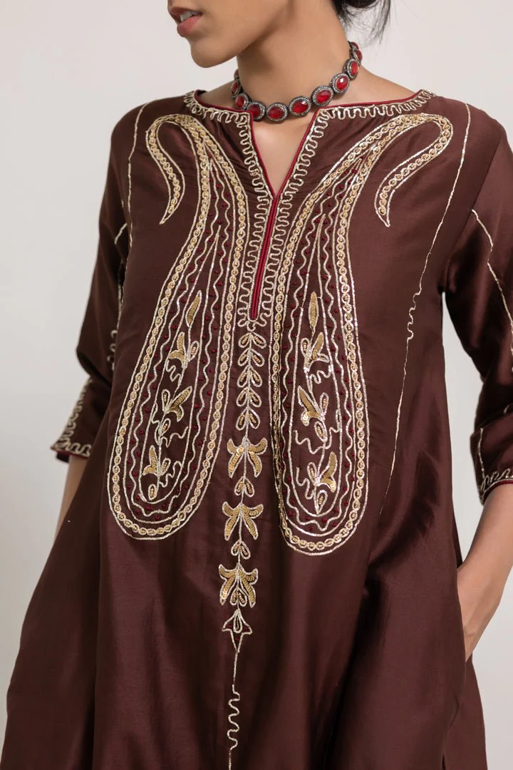 Dhaaraa Paisely Kurta and Sheer Pants Set - Image 2