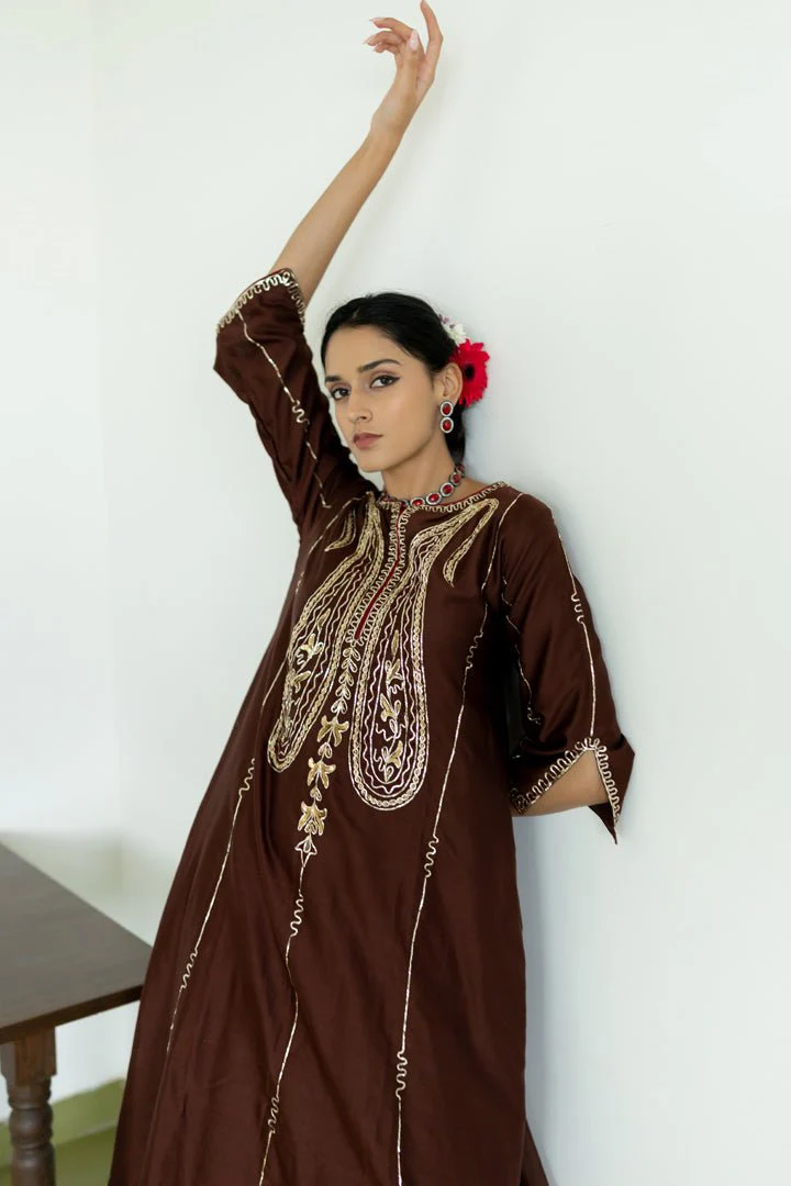 Dhaaraa Paisely Kurta and Sheer Pants Set - Image 4