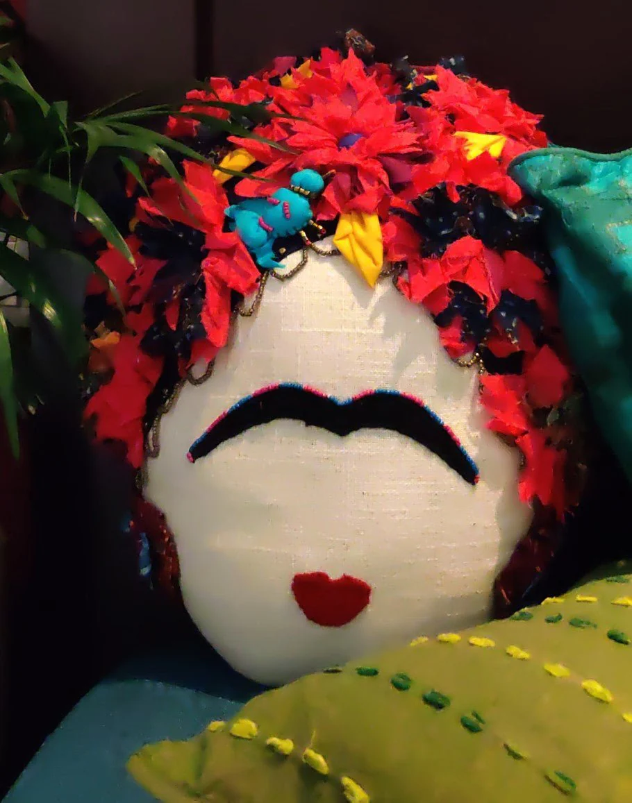 Frida Kahlo Cushion - Image 4