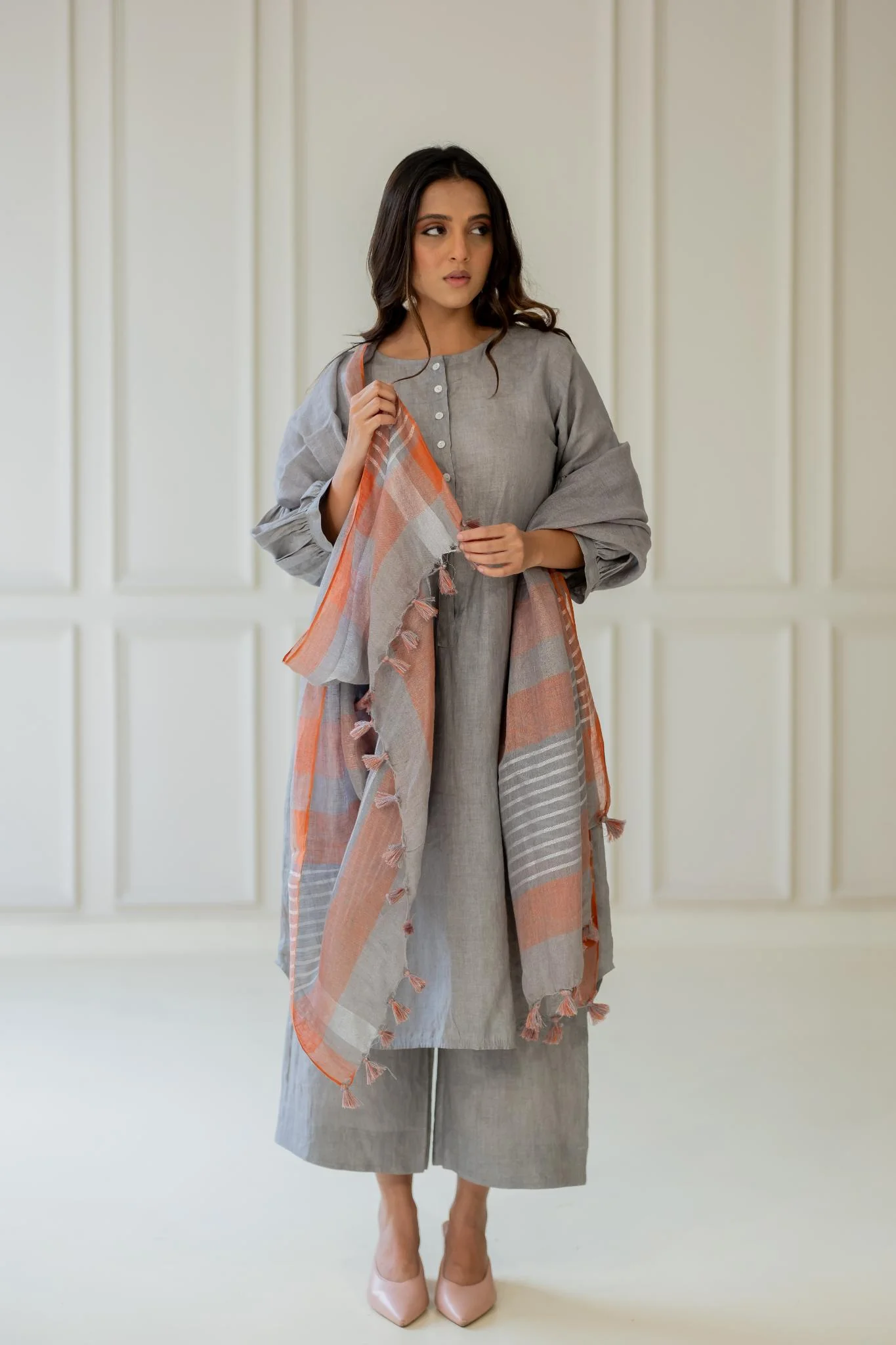 Grey Iris Linen Kurta Set - Image 3