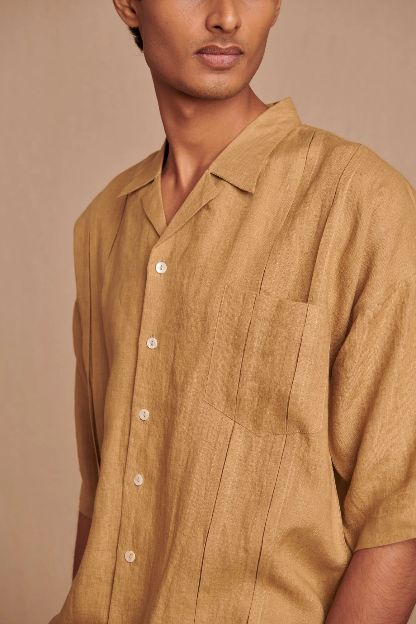 Husk Linen Men's Pleated Camp Collar Shirt - Image 2