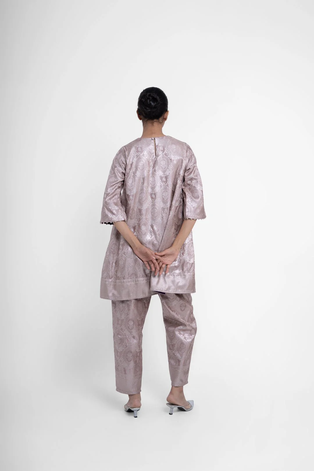 Jaya Kurta Set In Grey - Image 4