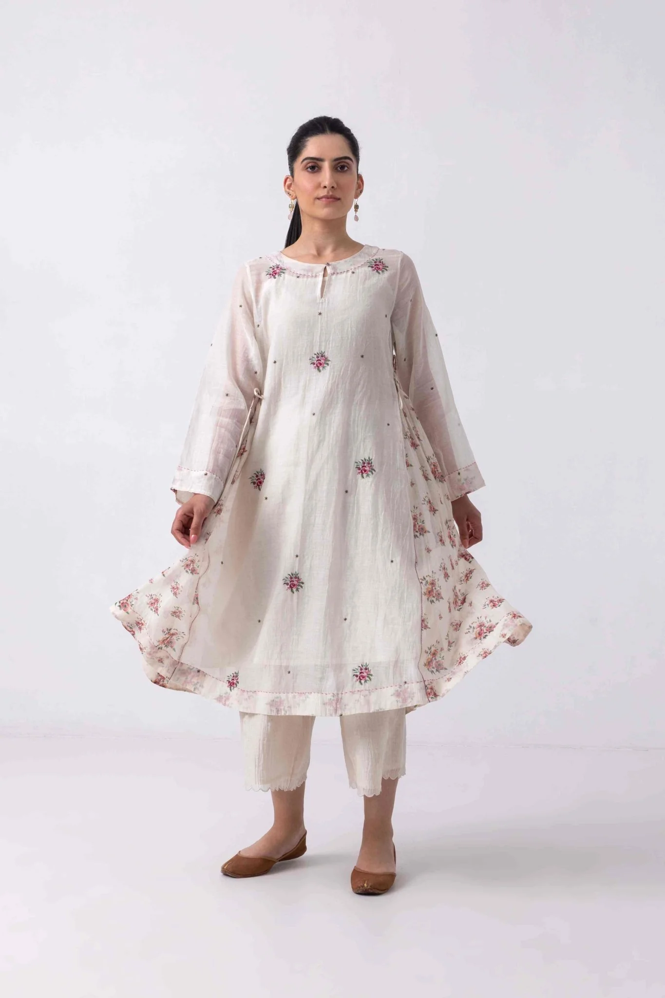 Kavya Rose Kurta Set in White - Image 2