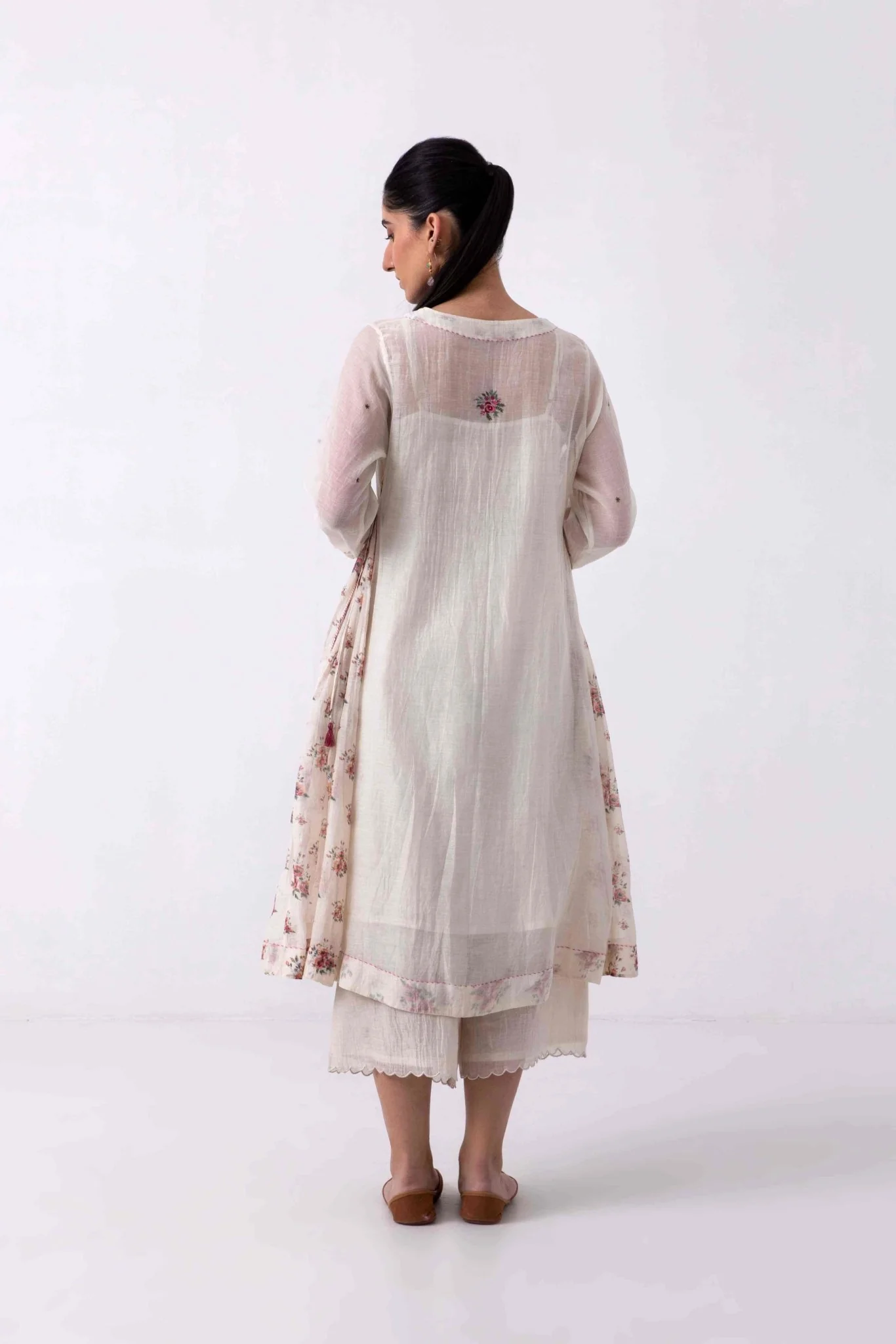 Kavya Rose Kurta Set in White - Image 6