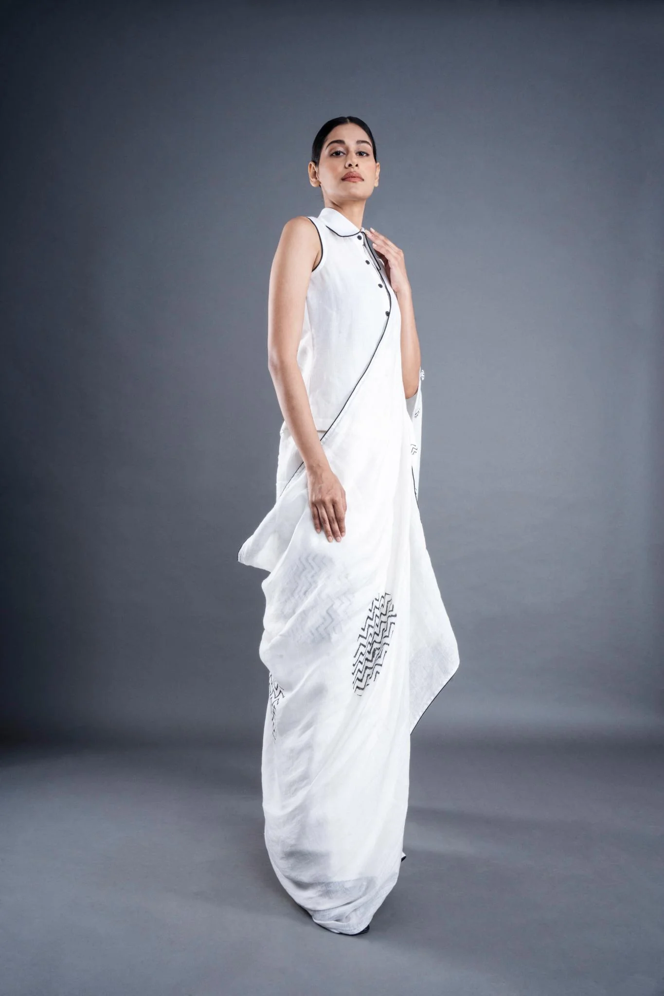 Mystic White Saree - Image 3