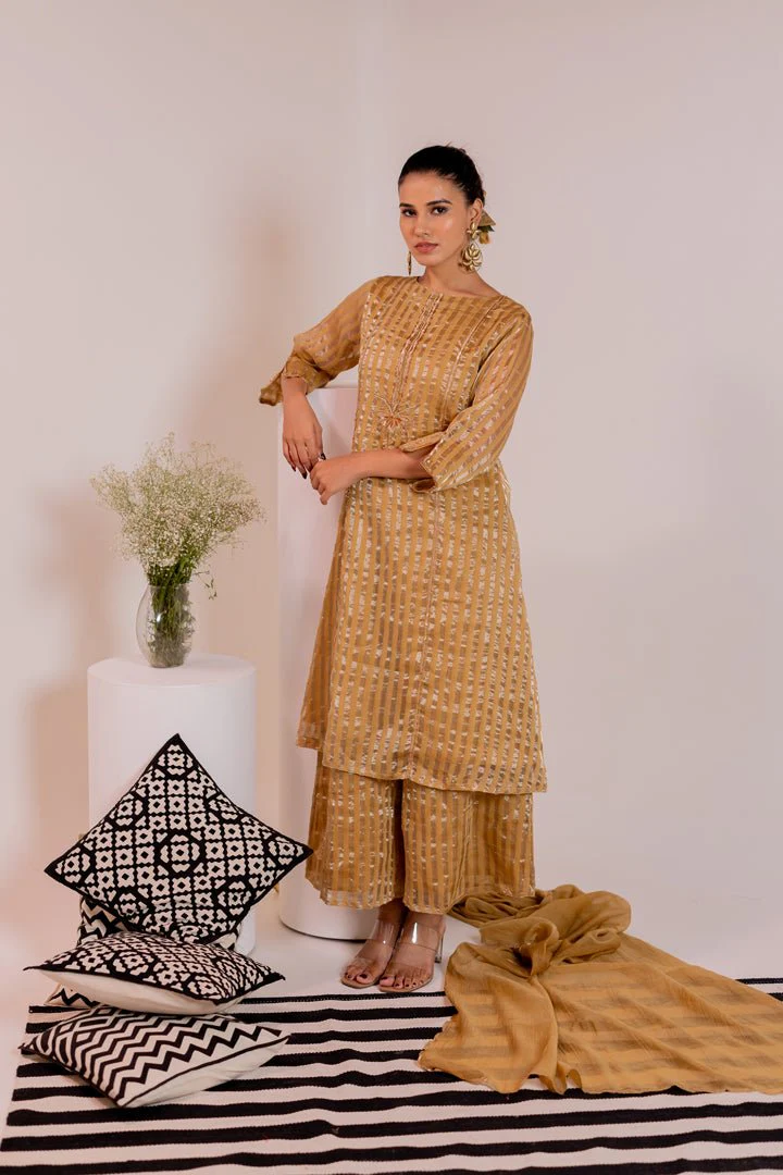 Sauvaran Kurta Set - Image 10