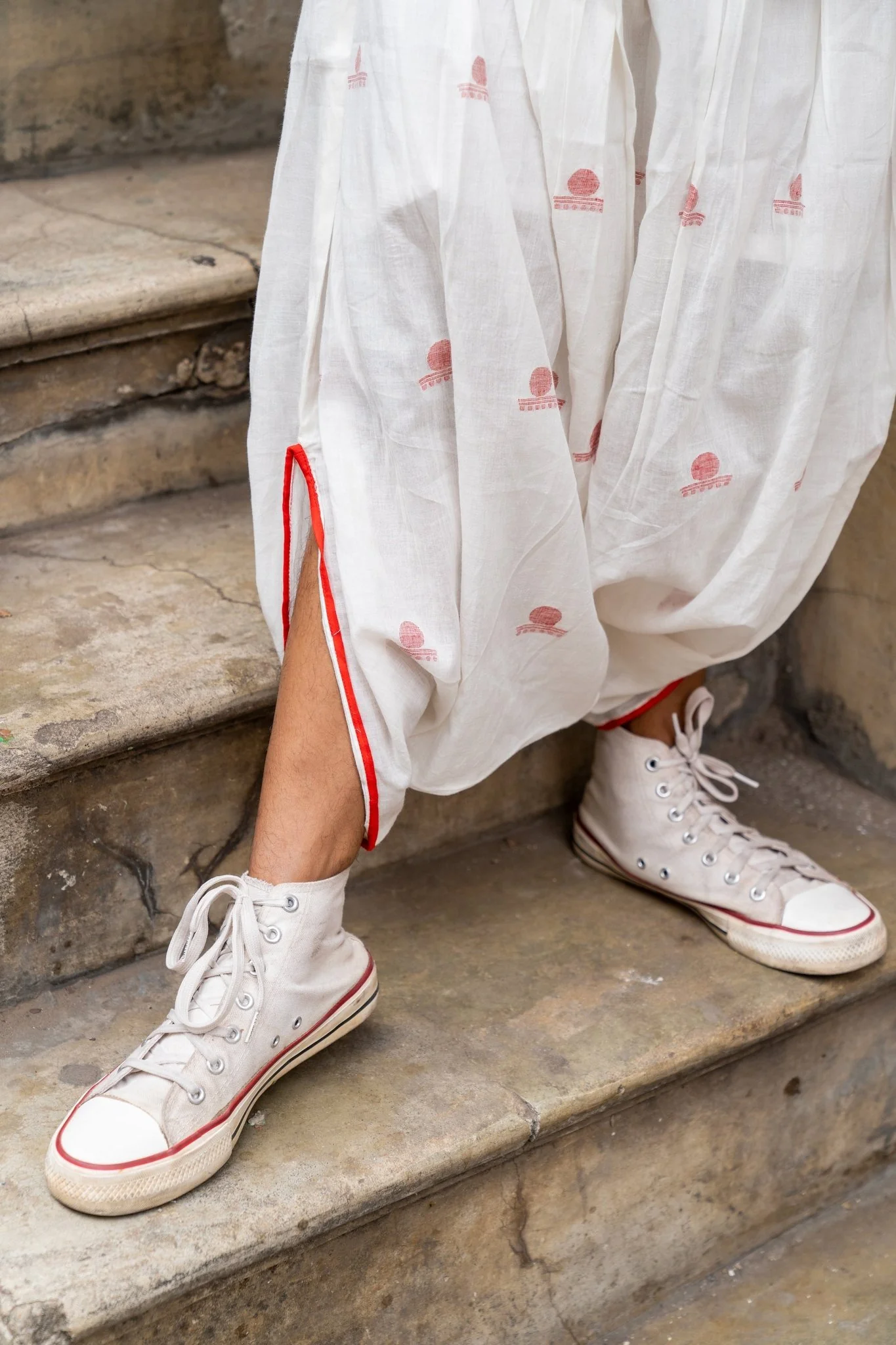 Shvet Kaftan and Jamdani Dhoti Set - Image 4