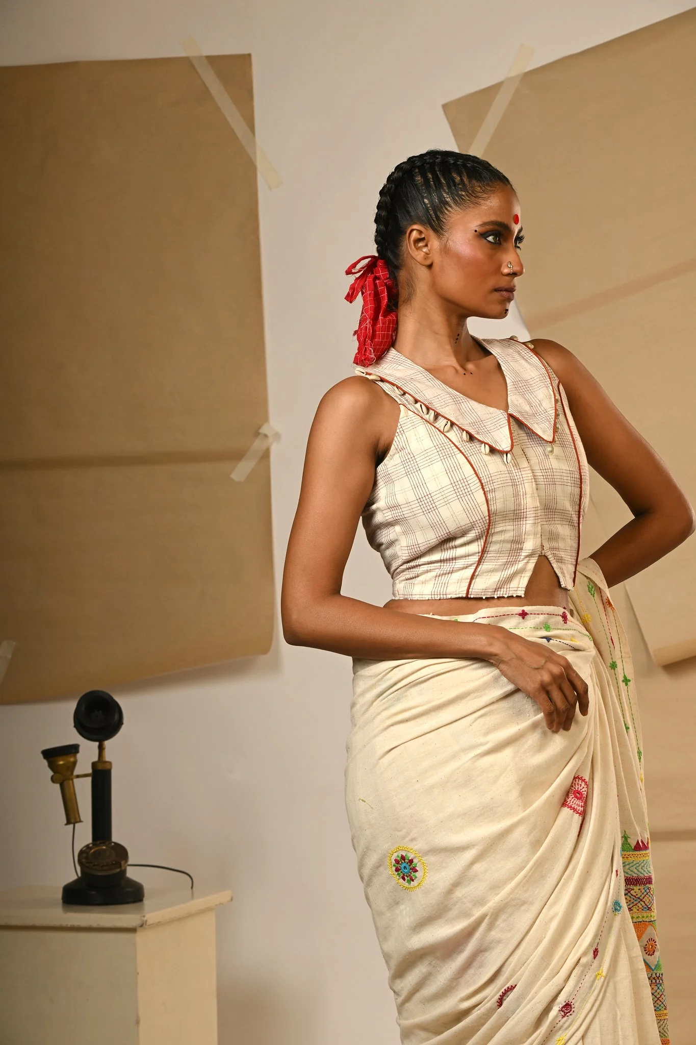Sleeveless Collared Blouse - Image 3