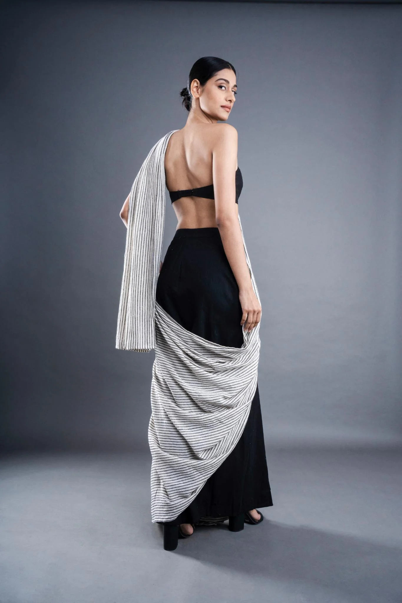 Striped Button Saree - Image 4