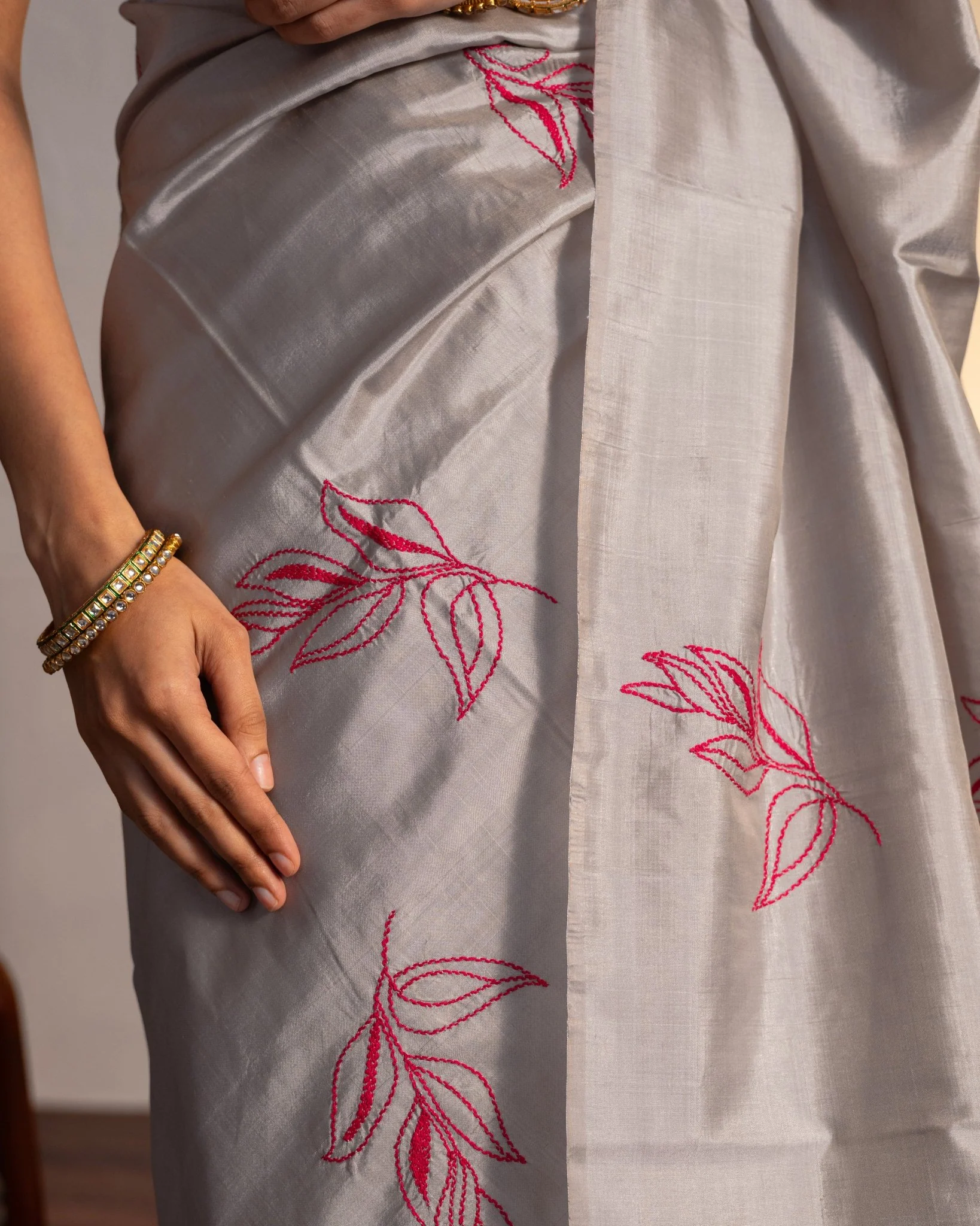 Tarana - Light Grey - Image 2