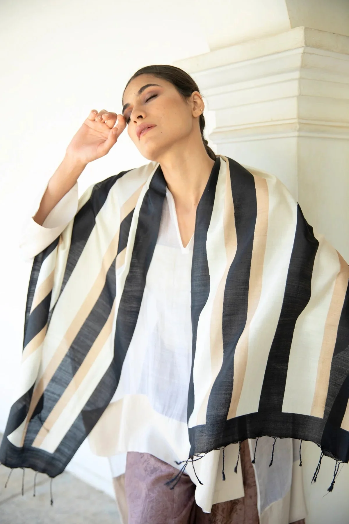 The 'Classic Sili' Eri Silk Scarf - Image 7