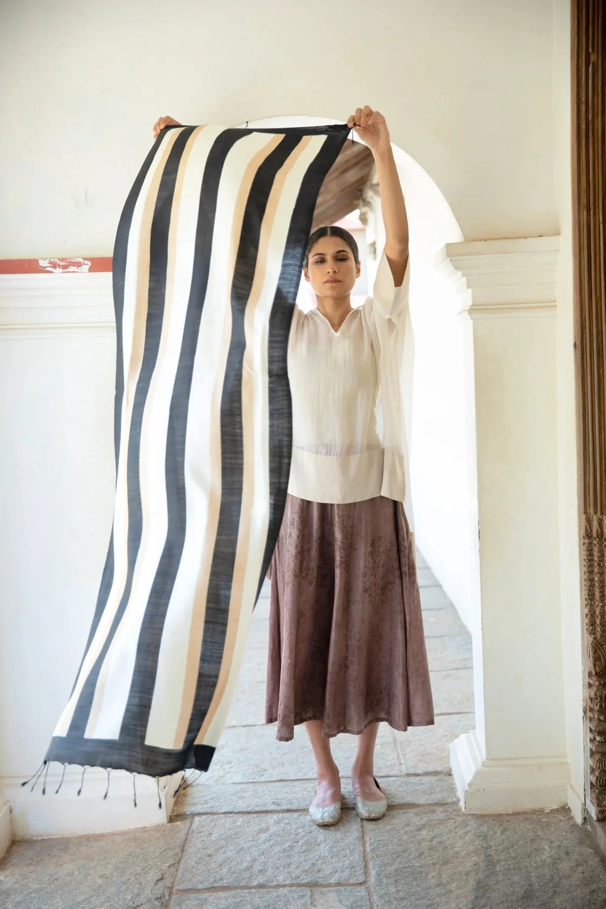 The 'Classic Sili' Eri Silk Scarf - Image 8