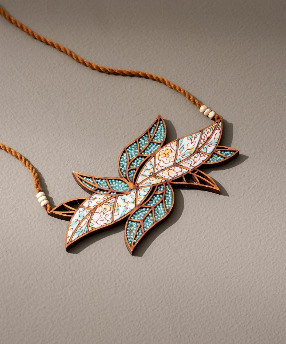 Turquoise White Bloom Leaf Motif Necklace - Image 3