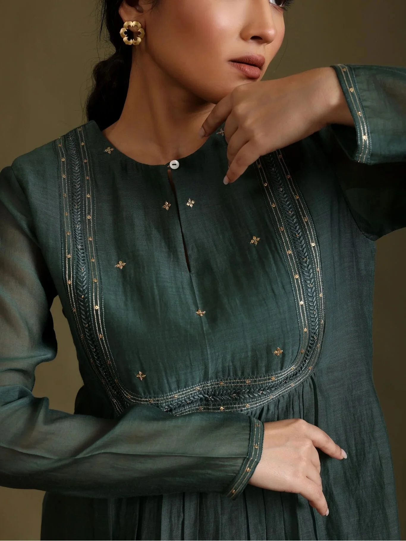 Tvara Outfit - Image 3