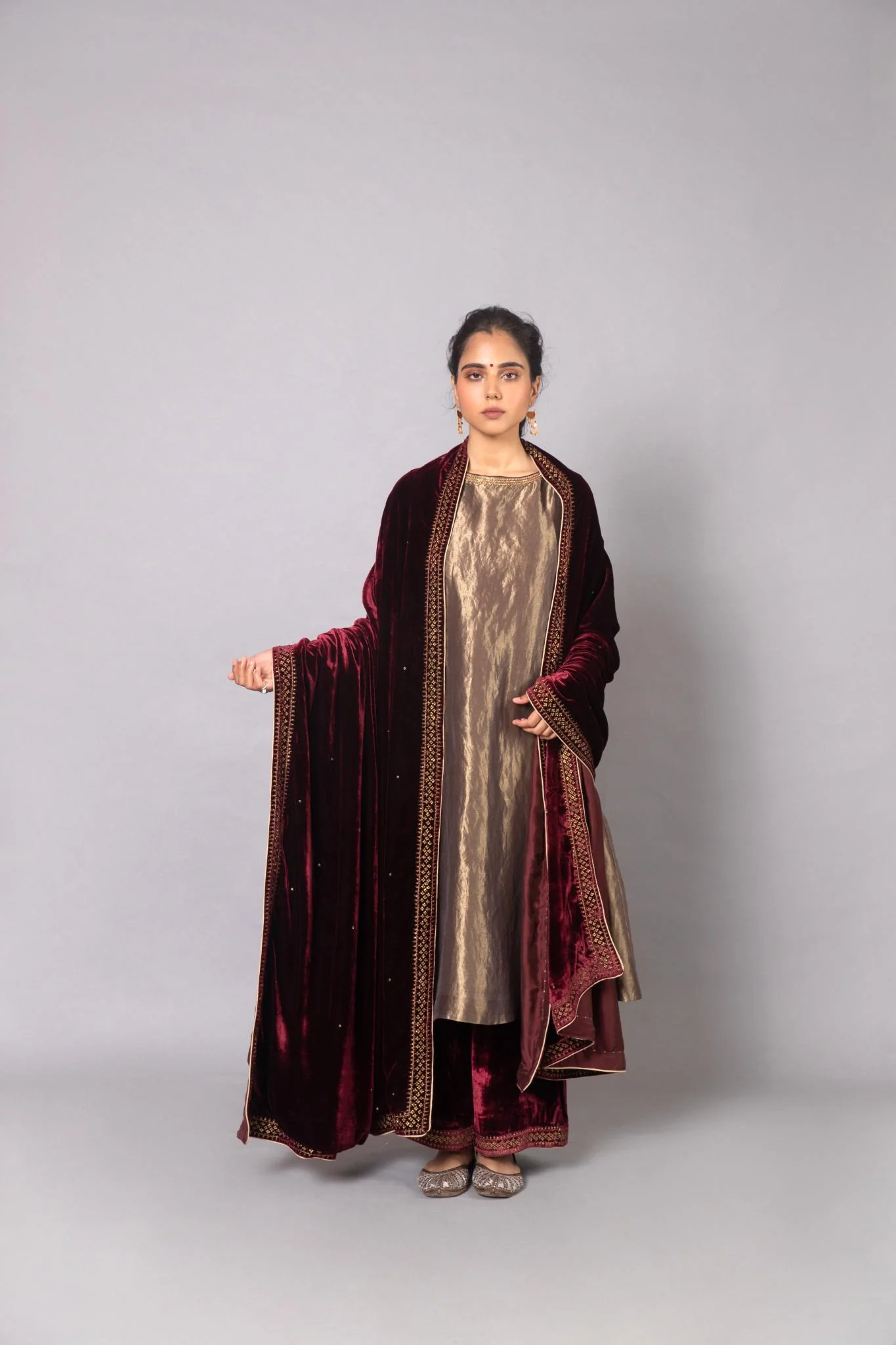 Yasmin Velvet Doshala - Image 4