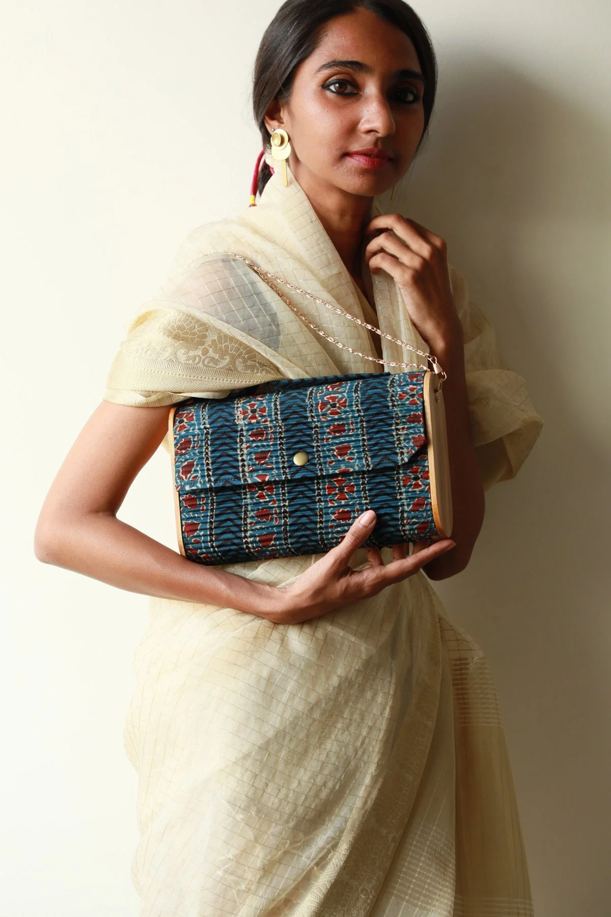 Zijde Upcycled Capsule Clutch - Image 3