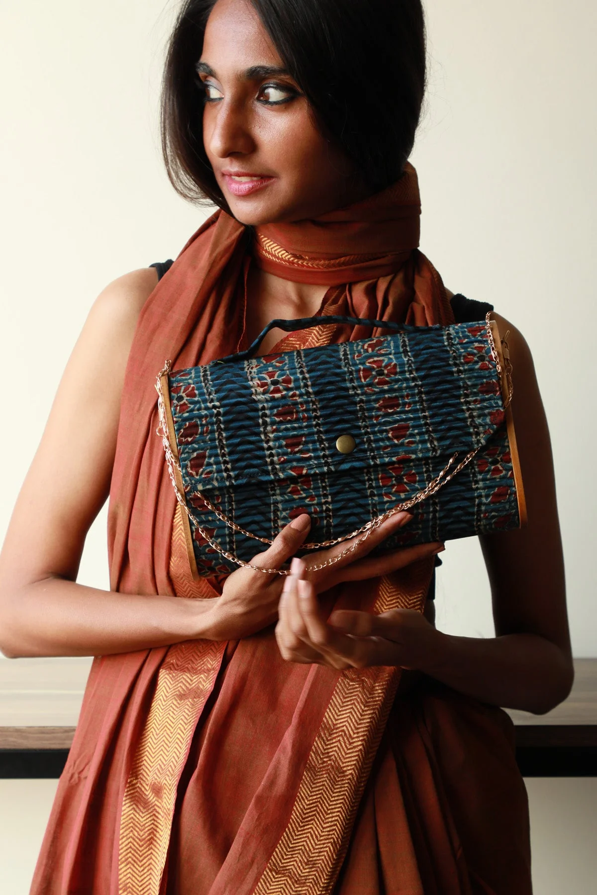 Zijde Upcycled Capsule Clutch - Image 4