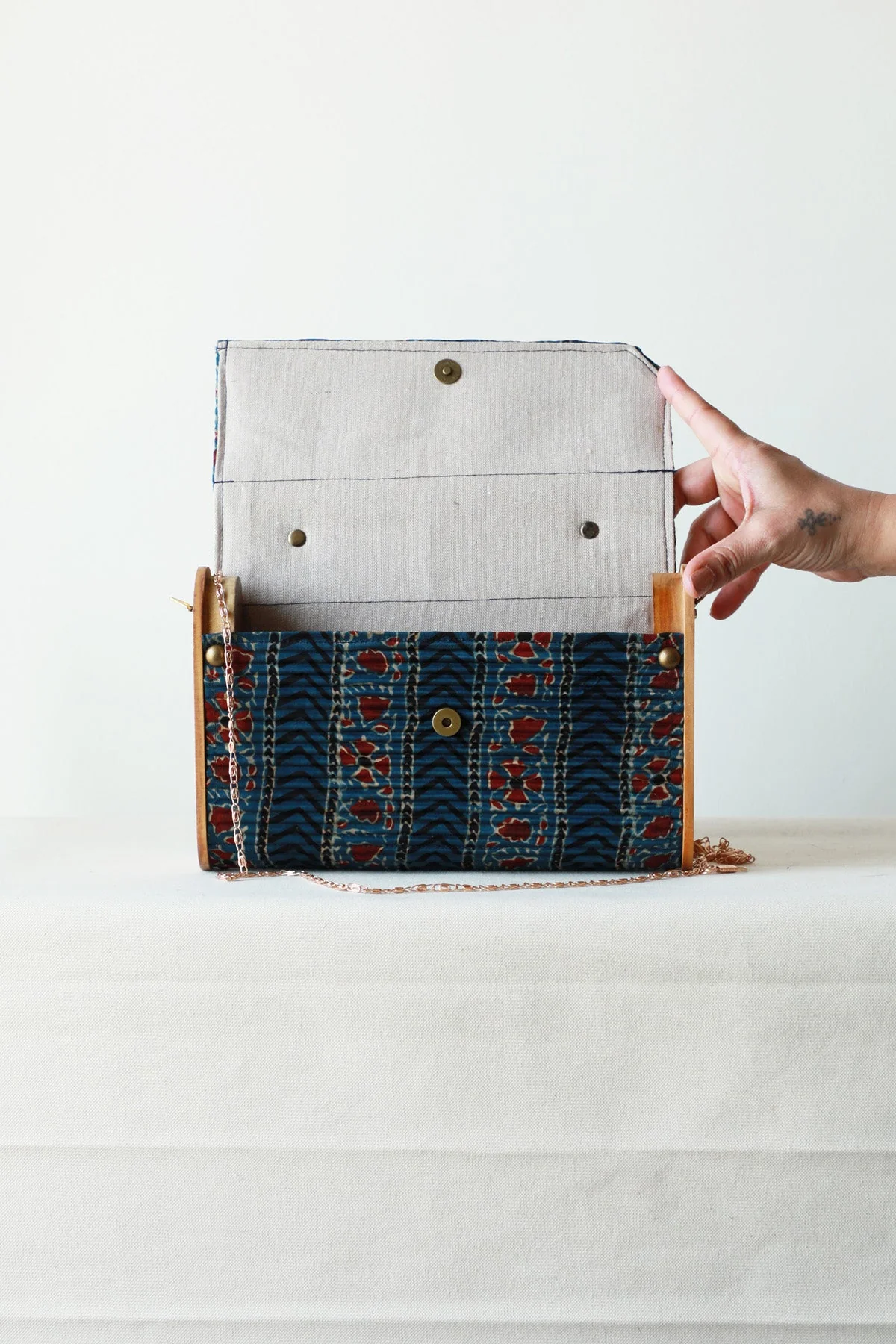 Zijde Upcycled Capsule Clutch - Image 7